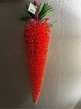 ✨NWT✨Bright Orange Carrot-Shaped Bottle Brush Hanging Decor 25” long